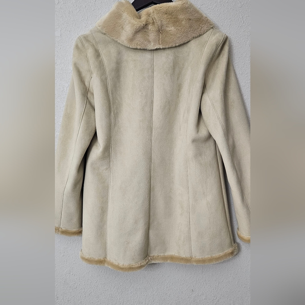 Coat - Picture 5 of 5